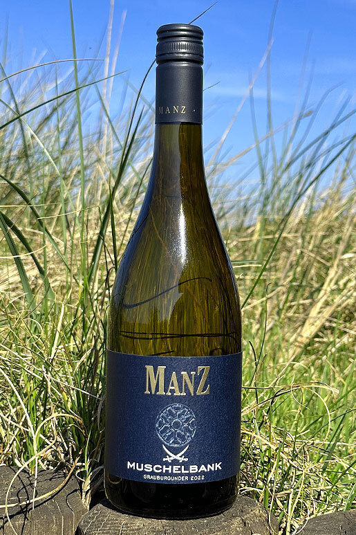 2022 Manz Grauburgunder "Muschelbank" only Sansibar 0,75l 2022 Manz Grauburgunder "Muschelbank" only Sansibar 0,75l