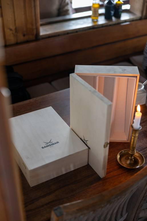 3er Holzkiste Rebhan mit Sansibar-Logo und PTZ-Einlage 3er Holzkiste Rebhan mit Sansibar-Logo und PTZ-Einlage