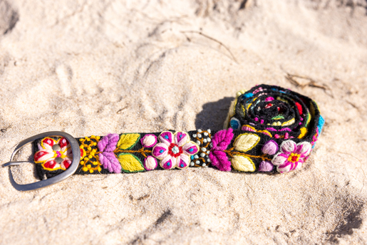 Bestickter Gürtel Flowers, black, M Bestickter Gürtel Flowers, black, M