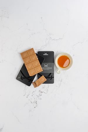 Tafel Schokolade Caramel Brunette in edler Dose Tafel Schokolade Caramel Brunette in edler Dose