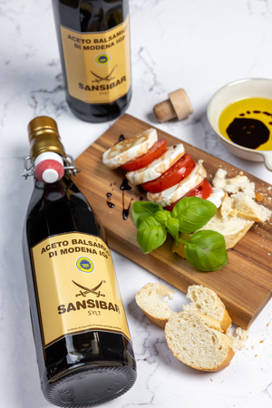 Aceto Balsamico di Modena "Selectione Speciale di Sansibar" Aceto Balsamico di Modena "Selectione Speciale di Sansibar"